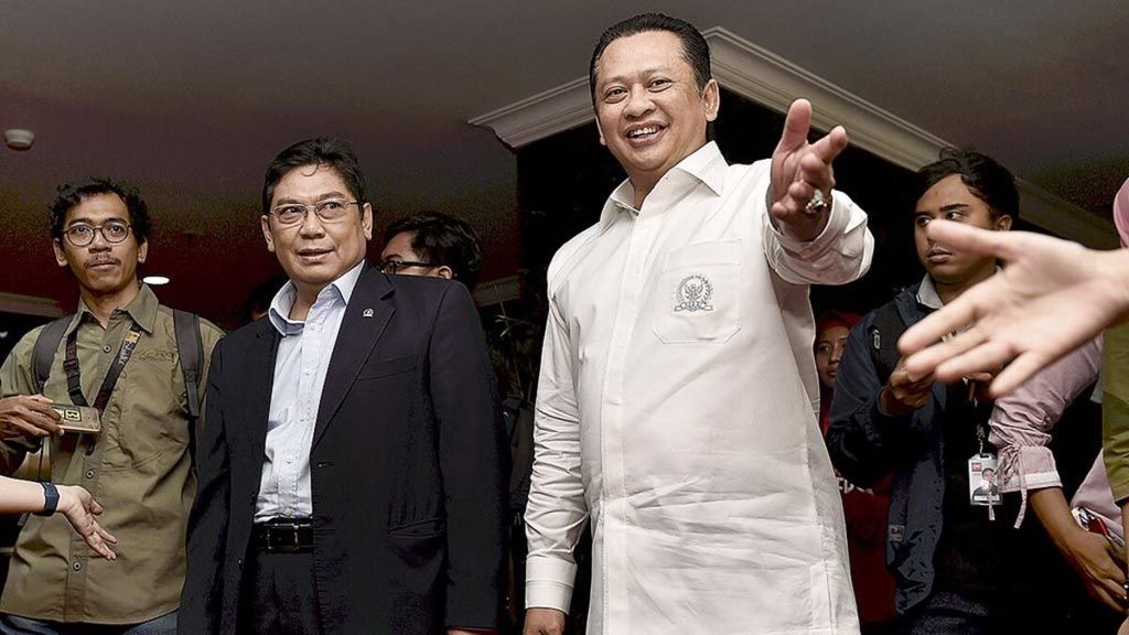 Bambang Soesatyo (kanan)  saat masih menjabat Ketua DPR bersama Utut Adianto di Jakarta, Senin (19/3/2018). Pertengahan Maret 2018, Ketua Umum PDI-P Megawati Soekarnoputri menunjuk Utut sebagai Wakil Ketua DPR dari Fraksi PDI-P.