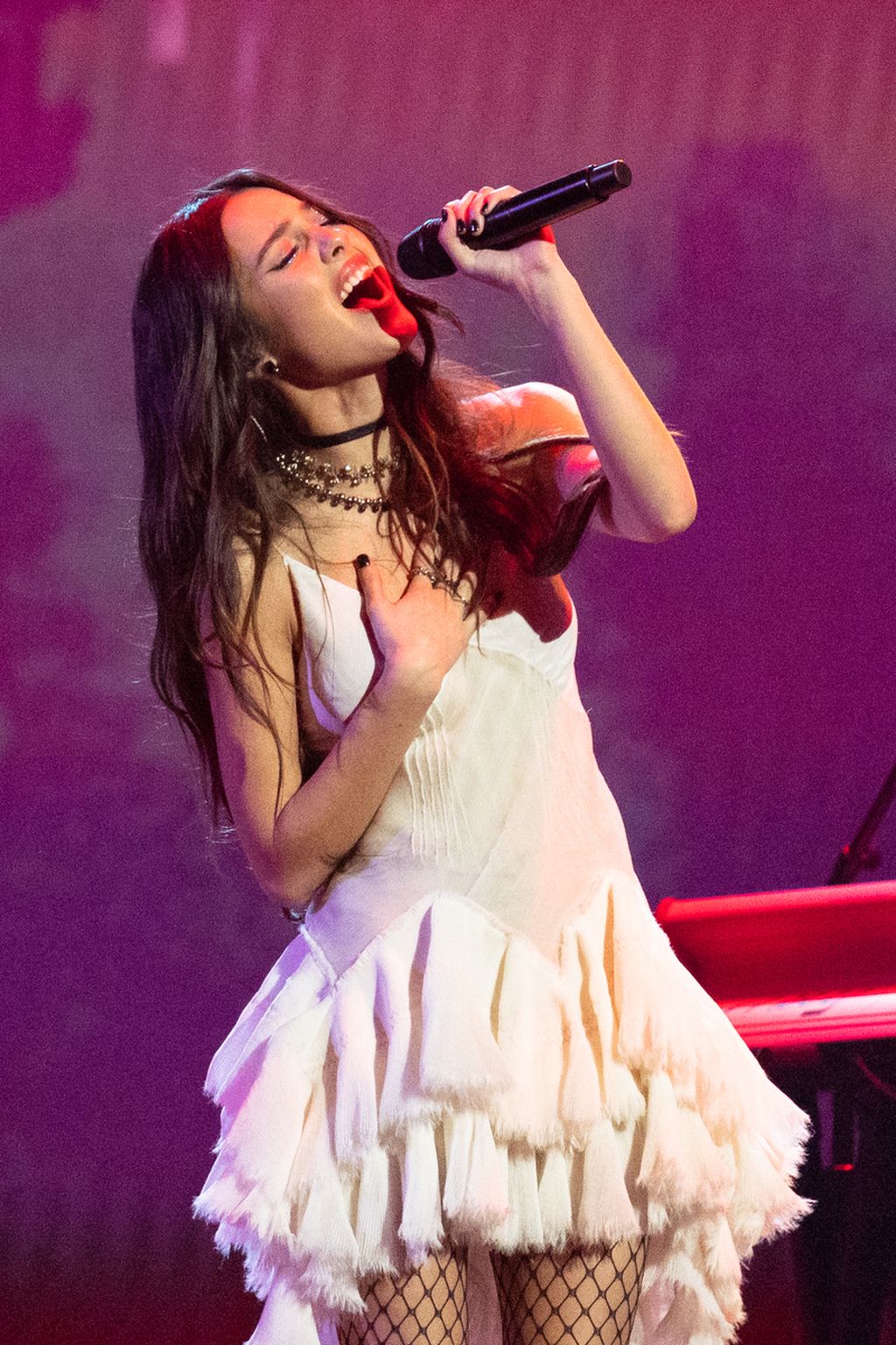 Olivia Rodrigo saat tampil di panggung Grammy Awards yang berlangsung MGM Grand Garden Arena, Las Vegas, AS, Minggu (3/4/2022) waktu setempat.