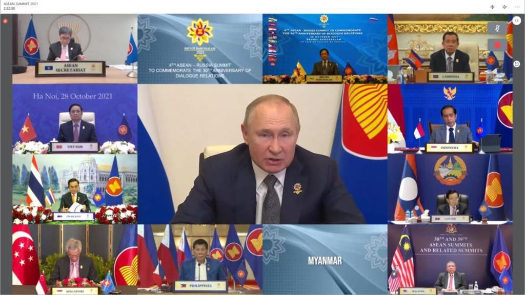 Suasana Konferensi Tingkat Tinggi (KTT) ASEAN-Rusia yang digelar secara daring, Kamis (28/10/2021). Tampak Presiden Rusia Vladimir Putin (tengah) hadir dalam pertemuan itu.