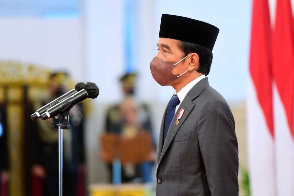 Presiden Joko Widodo melantik Gubernur Lembaga Ketahanan Nasional (Lemhannas) Republik Indonesia dan Kepala Badan Pangan Nasional di Istana Negara, Jakarta, Senin (21/2/2022).
