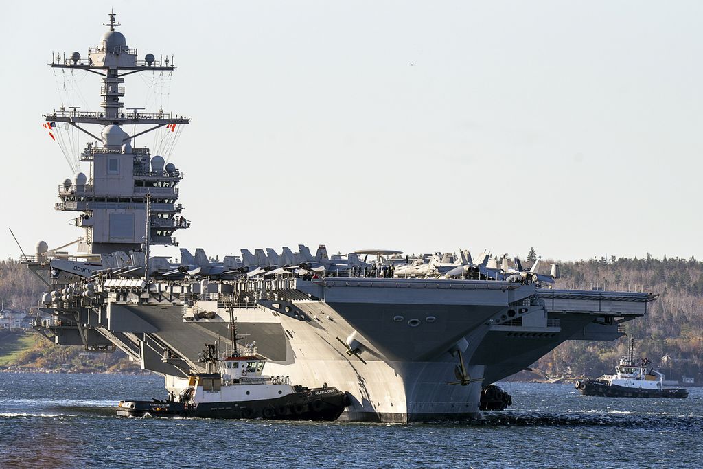 Kapal induk USS Gerald R Ford, salah satu kapal induk terbesar di dunia, tiba di Halifax, 28 Oktober 2022. Pentagon mengerahkan gugur tempur kapal induk Ford ke Laut Tengah untuk membantu Israel dalam perang melawan Hamas di Jalur Gaza. 