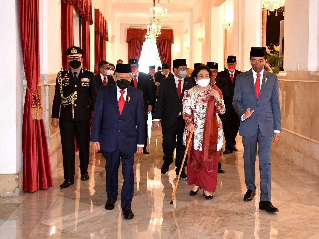 Presiden Joko Widodo melantik dan mengambil sumpah Dewan Pengarah, Kepala, dan Wakil Kepala BPIP periode 2022-2027 di Istana Negara, Jakarta,  Selasa, 7 Juni 2022.