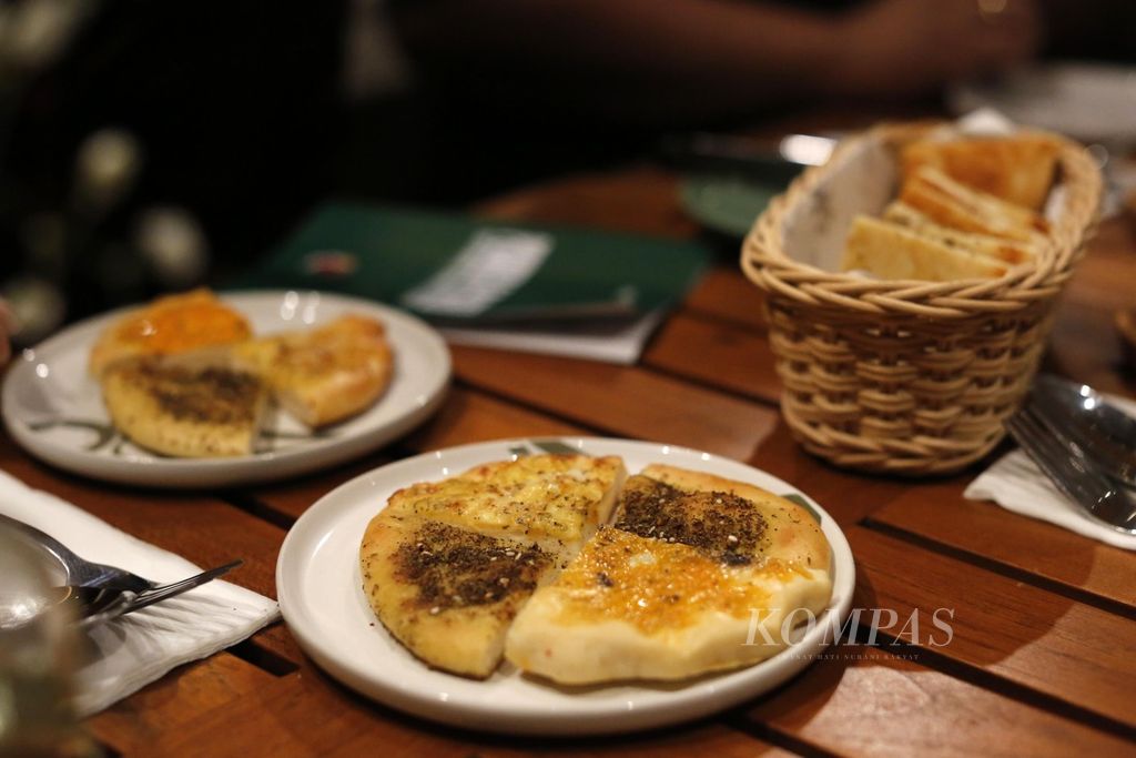 Kuliner Palestina karya Chef Murad Halayqa dan Chef Michelle Santoso 