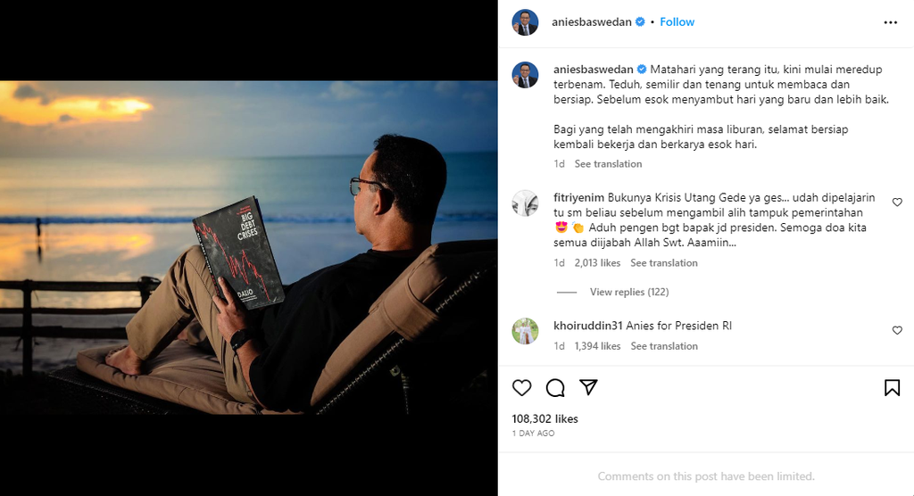 Unggahan foto bakal calon presiden dari Koalisi Perubahan Anies Rasyid Baswedan di media sosialnya yang memperlihatkan dirinya sedang membaca buku berjudul <i>Principles for Navigating Big Debt Crises</i> di pinggir Pantai Jimbaran, Bali, pada sore hari. 