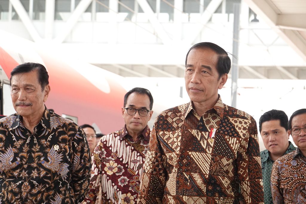 Presiden Jokowi seusai menjajal Kereta Whoosh di Stasiun Padalarang, Bandung, Jabar, Senin (2/10/2023).
