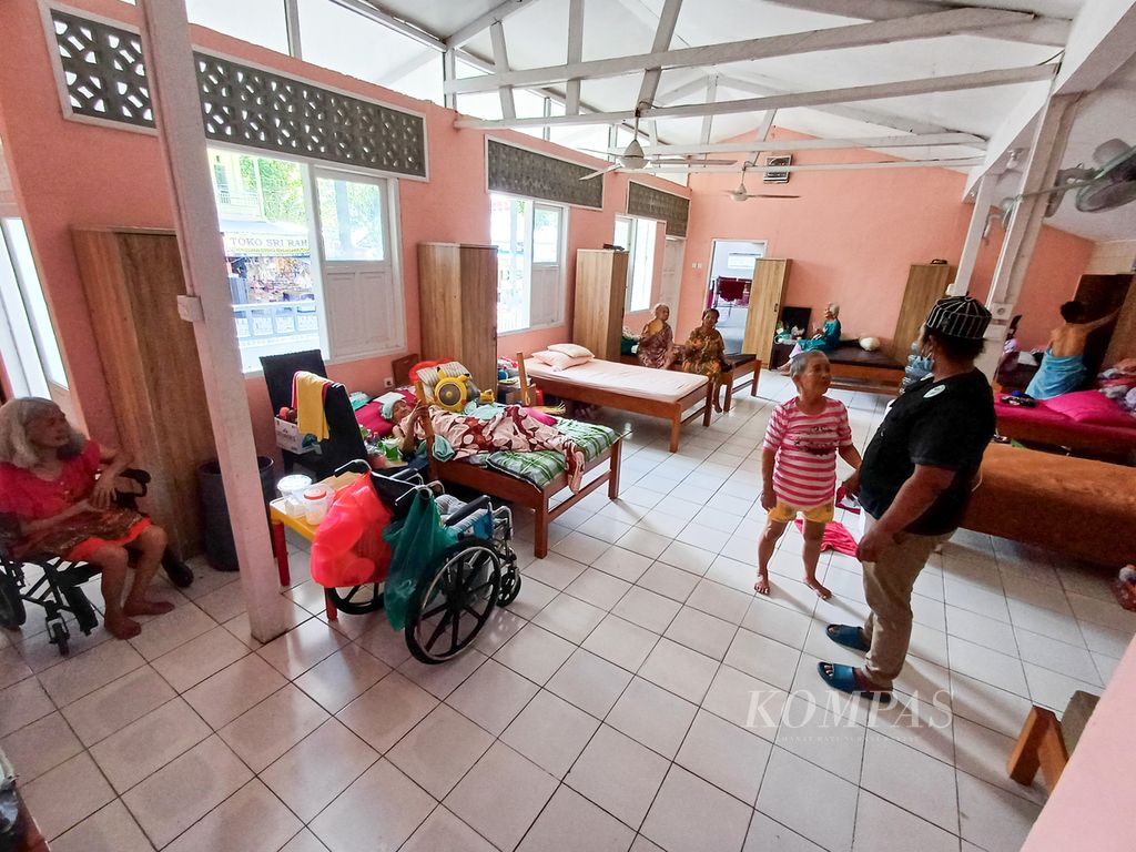 Suasana salah satu ruangan di Panti Jompo Bhakti Abadi di Kota Balikpapan, Kalimantan Timur, Kamis (5/9/2024).