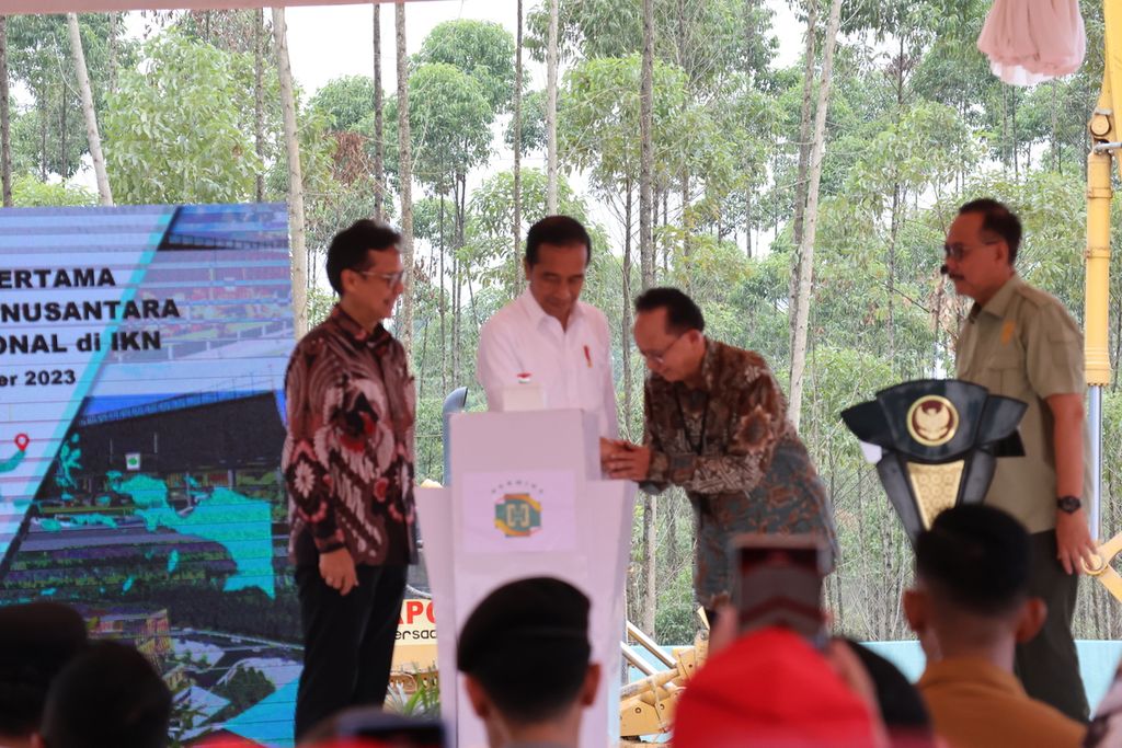 Presiden Joko Widodo meresmikan dimulainya pembangunan RS Hermina Nusantara di IKN, Provinsi Kalimantan Timur, Rabu (1/11/2023).