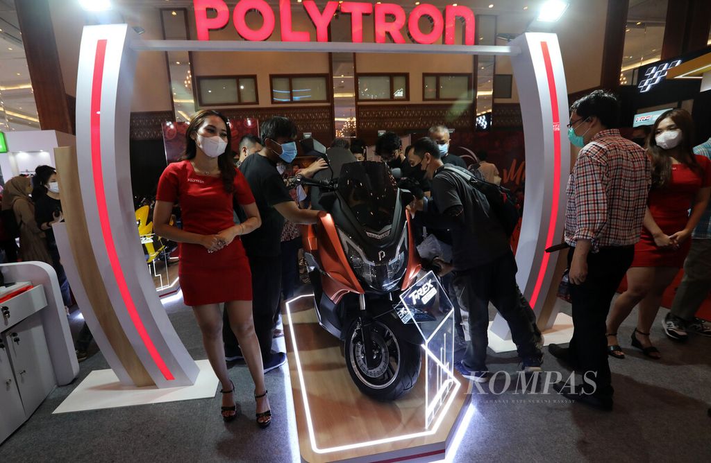 Suasana peluncuran salah satu motor listrik dalam pameran otomotif Indonesia Motorcycle Show (IMOS) 2022 di Jakarta Convention Center (JCC), Senayan, Rabu (2/11/2022).