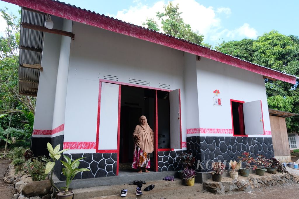 Kondisi salah satu rumah sejahtera terpadu (RST) yang diberikan Kementerian Sosial ke salah satu warga lansia di Kabupaten Dharmasraya, Sumatera Barat, Minggu (29/5/2023). RST diberikan, antara lain, ke warga lansia tunggal yang hidup dalam kemiskinan. 
