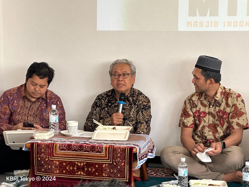 Visit of the Indonesian Ambassador to Tokyo Heri Akhmadi (center) to the Nagoya Indonesian Mosque in Japan on April 28 2024.