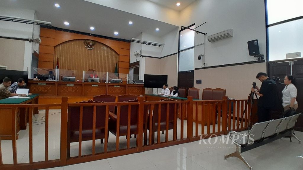 Sidang dengan agenda kesimpulan kasus praperadilan dengan pemohon mantan Wakil Menteri Hukum dan Hak Asasi Manusia Edward OS Hiariej di Pengadilan Negeri Jakarta Selatan, Senin (29/1/2024).