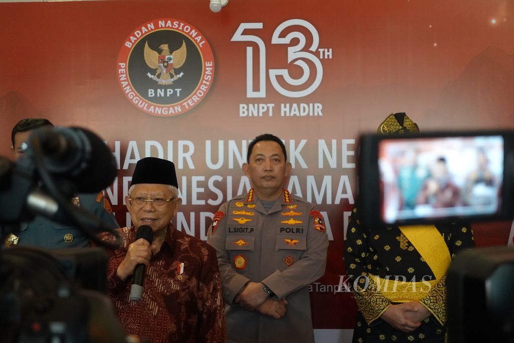 Wakil Presiden Ma’ruf Amin saat menyampaikan keterangan pers pada acara Puncak Peringatan Hari Ulang Tahun Ke-13 Badan Nasional Penanggulangan Terorisme (BNPT) di Djakarta Theatre, Jakarta, Jumat (28/7/2023).