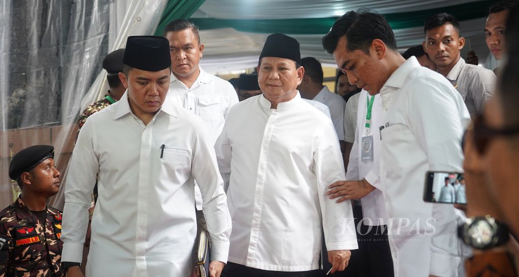 Presiden terpilih Pilpres 2024, Prabowo Subianto, seusai hadiri Halalbihalal Nahdlatul Ulama 2024 di Kantor Pusat Pengurus Besar Nahdlatul Ulama (PBNU), Jakarta, Minggu (28/4/2024).