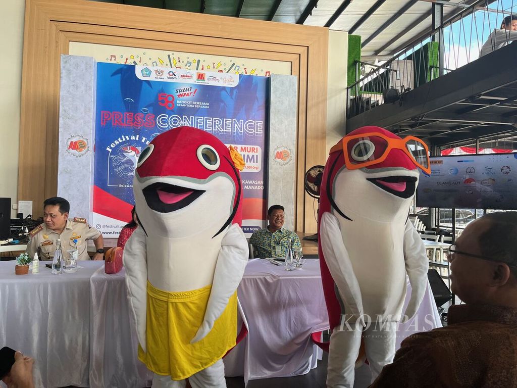 Dua maskot Festival Tuna Sulawesi Utara hadir dalam konferensi pers, Kamis (8/9/2022) di Manado.