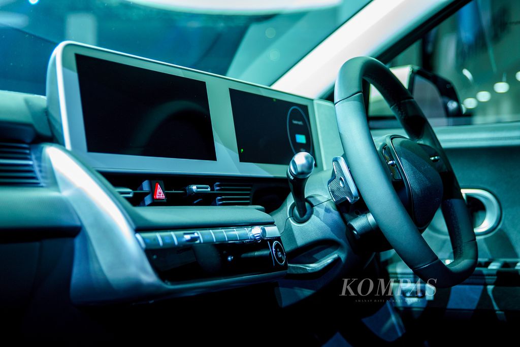 Interior kabin Hyundai Ioniq 5 di pameran otomotif Indonesia International Motor Show (IIMS) Hybrid yang diselenggarakan di JIExpo Kemayoran, Jakarta, Kamis (31/03/2022). 