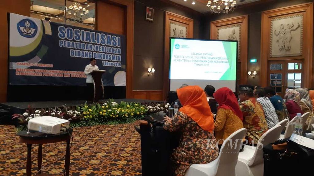 Pemerintah akan memperbaiki mutu pendidikan di setiap daerah melalui sistem zonasi. Hal tersebut disampaikan dalam sosialisasi peraturan/kebijakan Kementerian Pendidikan dan Kebudayaan 2019 di Jakarta, Senin (11/3/2019).