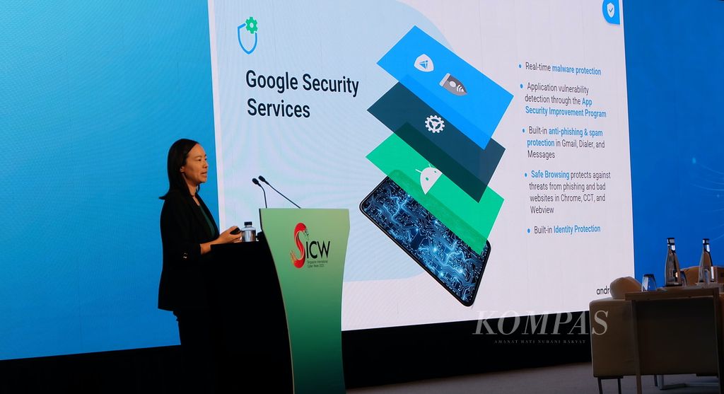 Rae Wang. Director of Product Management, Android Security and Privacy Google, menjadi salah satu pembicara kunci dalam diskusi Scams and Mobile Security” pada rangkaian Singapore International Cyber Week (SICW) 2023, Rabu (18/10/2023), di Sands Expo and Convention Centre, Marina Bay Sands, Singapura.