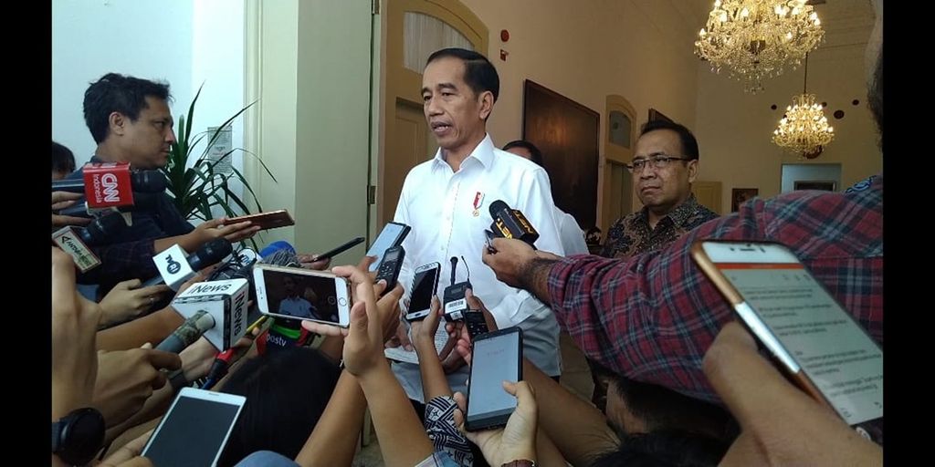Presiden Joko Widodo menyampaikan pernyataan pers terkait kasus kerusuhan di Wamena, Kabupaten Jayawijaya, Papua, di Istana Kepresidenan Bogor, Jawa Barat, Senin (30/9/2019).