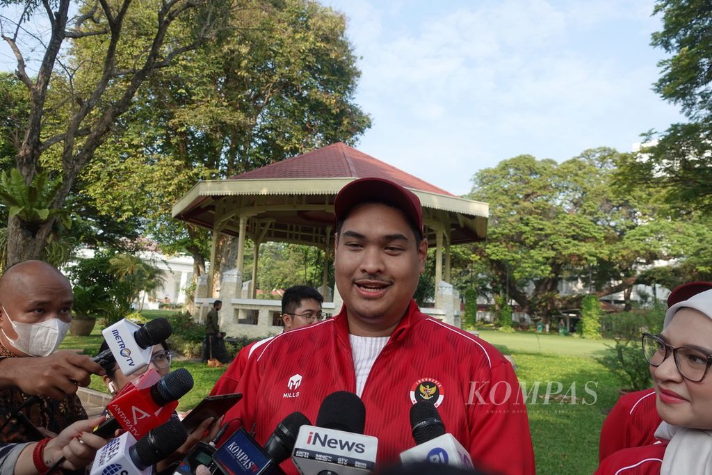Dito Ariotedjo ketika menjawab pertanyaan awak media seusai acara penerimaan atlet ASEAN Para Games 2023 di Kompleks Istana Kepresidenan Jakarta, Senin (3/7/2023).