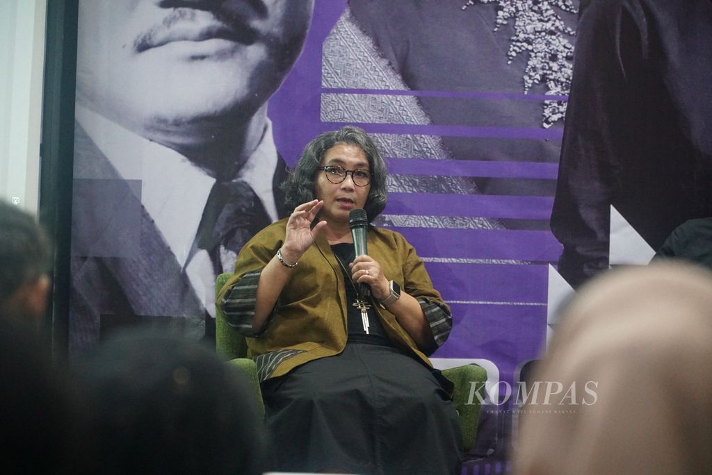 Pendiri Usmar Ismail Cinema Society, Heidy Hermia Ismail, menyampaikan materi dalam kuliah umum pada program Putar Film Usmar di Kota Kelahiran, Kota Bukittinggi, Sumatera Barat, Kamis (28/3/2024). 