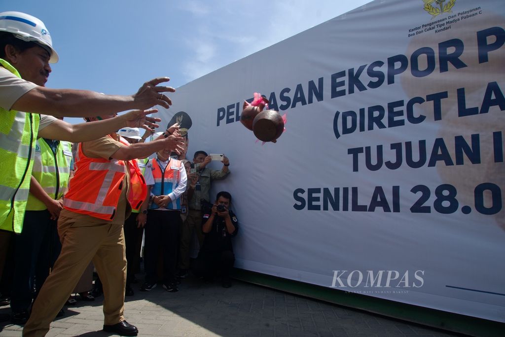 Pemerintah melepas ekspor perdana pinang di Pelabuhan Kendari, Sulawesi Tenggara, Senin (29/1/2024). Sebanyak 56 ton pinang diekspor perdana ke Iran melalui Pelabuhan Kendari. 