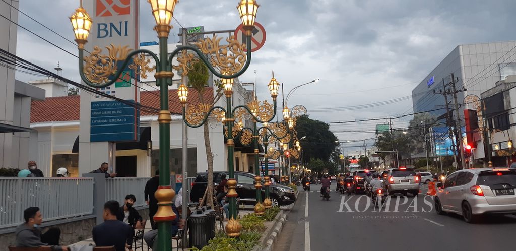 Kawasan kota tua Kayutangan, Kota Malang, Jawa Timur, Kamis (27/1/2022), tampak mulai ditata dan hendak dihidupkan kembali pesonanya oleh pemerintah. Kawasan legendaris ini diharapkan mampu menyedot wisatawan. 