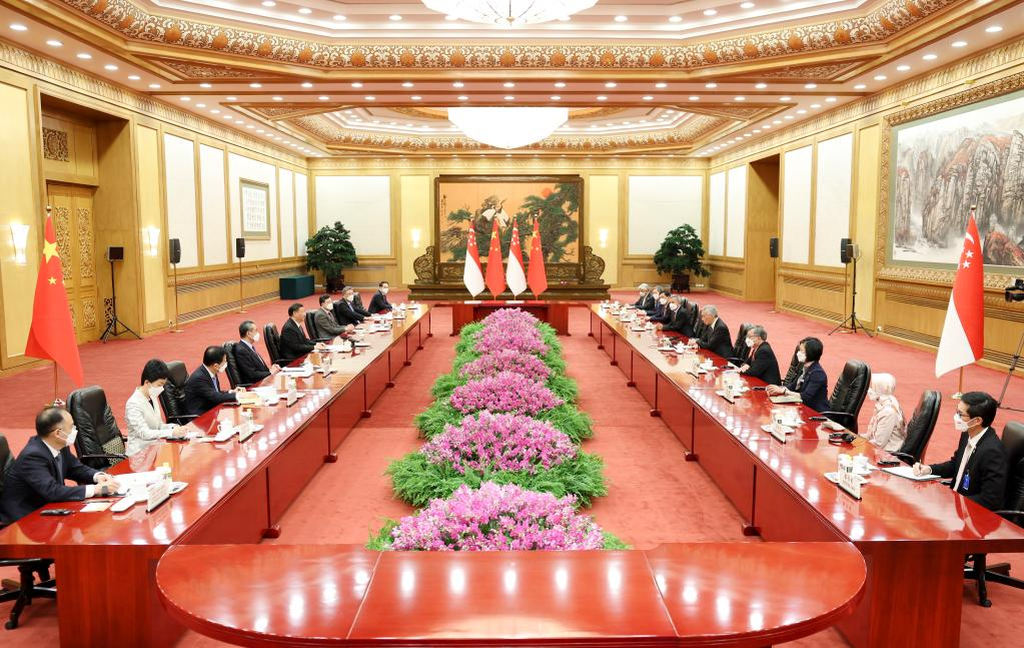 Delegasi China (kiri) yang dipimpin Presiden Xi Jinping menerima delegasi Singapura yang dipimpin Perdana Menteri Singapura Lee Hsien Loong, Jumat (31/3/2023), di Balai Agung Rakyat, Beijing, China. 