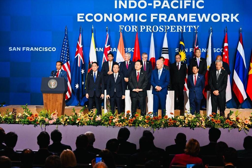 Presiden Joko Widodo berpidato di depan para pemimpin negara dalam pertemuan The Indo-Pacific Economic Framework for Prosperity (IPEF) di Moscone Center, San Francisco, Amerika Serikat, Kamis (16/11/2023).