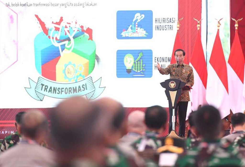 Presiden Joko Widodo dalam Rapim TNI-Polri 2022 di Jakarta, Selasa (1/3/2022).
