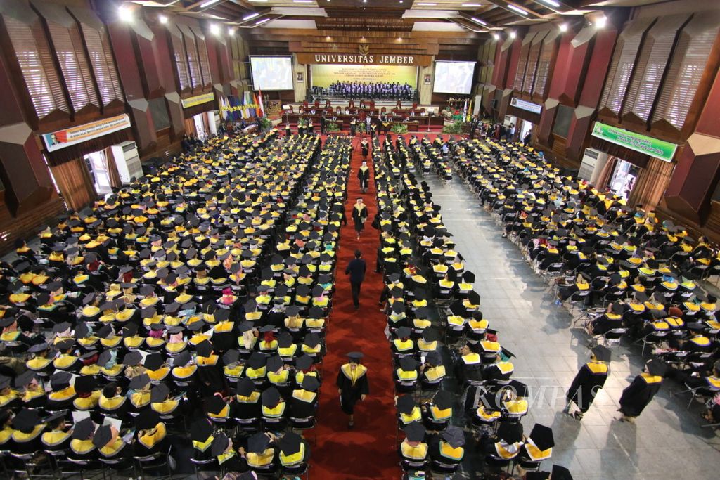 Suasana upacara wisuda di Universitas Jember, Sabtu (8/9/2018). 