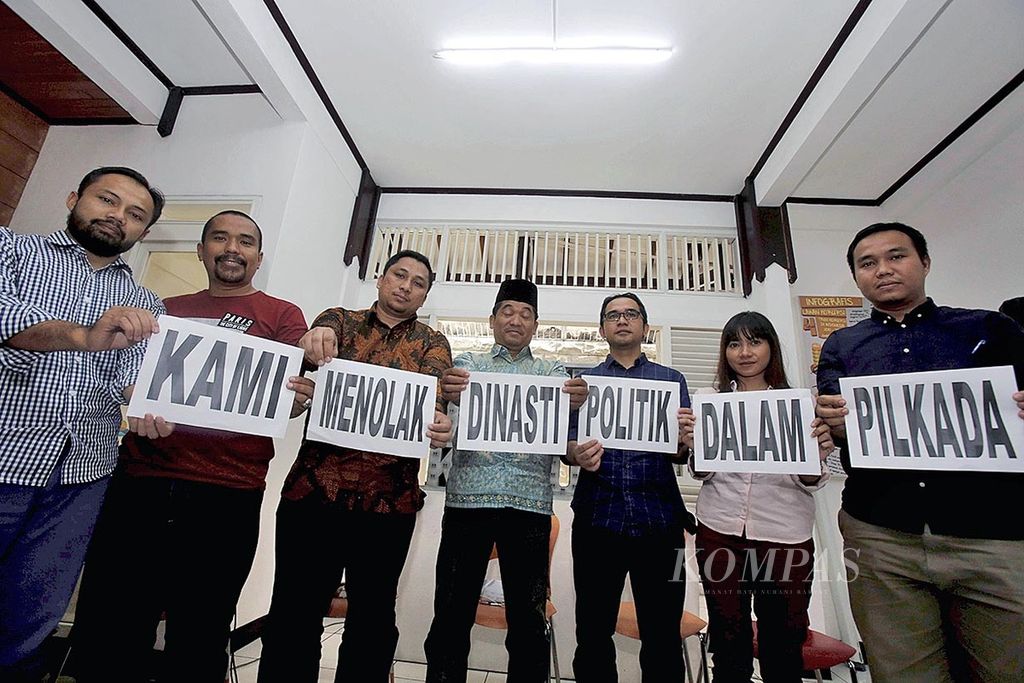 Diskusi bertema Politik Dinasti, Korupsi, dan Pilkada Serentak menyorot praktik politik dinasti dan skandal korupsi terkait di beberapa daerah yang akan menjadi tantangan berat dalam pilkada serentak di kantor ICW, Jakarta, 13 Januari 2017. 
