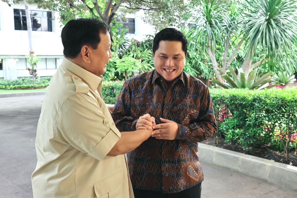 Menteri Pertahanan Prabowo Subianto menerima kunjungan Menteri Badan Usaha Milik Negara Erick Thohir dikantor Kementerian Pertahanan, Jakarta, Rabu (17/5/2023).