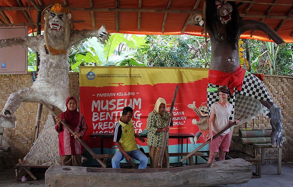 Gejog lesung yang merupakan  koleksi Museum Tani Jawa Indonesia dimainkan sebagai alat musik tradisional.