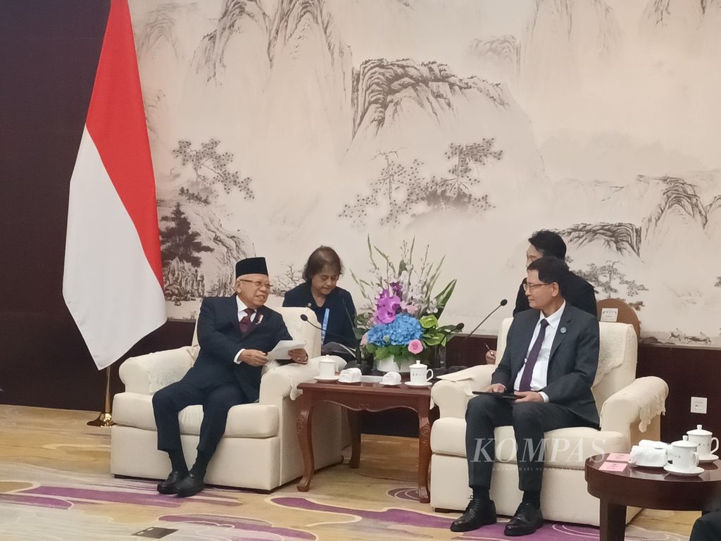 Wakil Presiden Ma’ruf Amin bertemu dengan Gubernur Daerah Otonomi Guangxi Zhuang, Lan Tianli, di Meeting Room Lantai 1, Villa 22, Liyuan Resort, Nanning, Guangxi, Sabtu (16/9/2023).