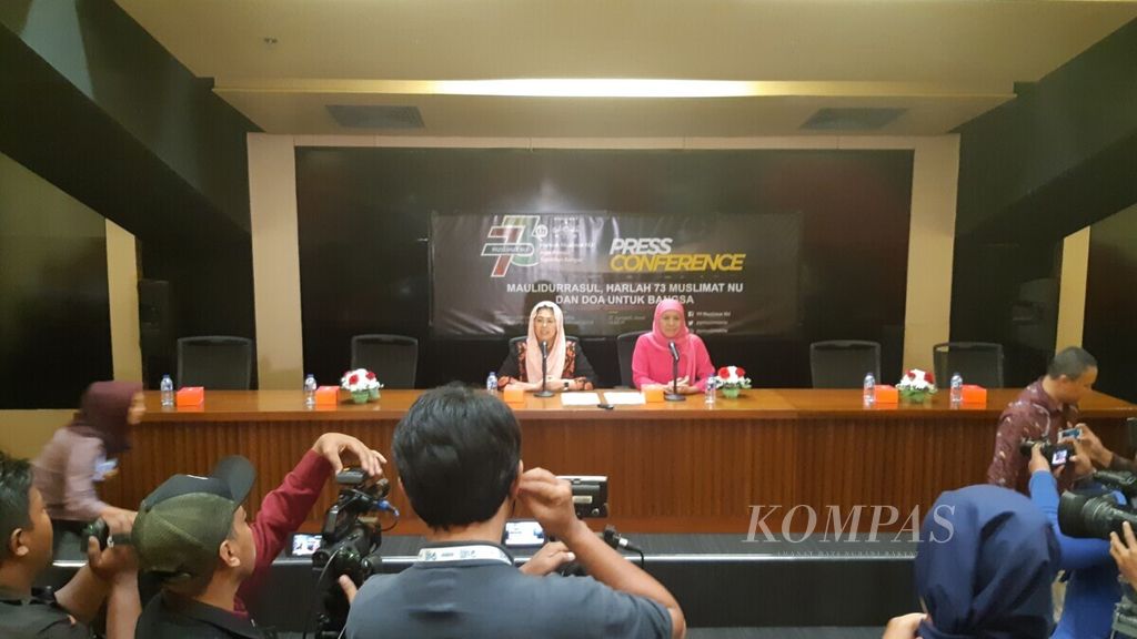 Ketua Umum PP Muslimat NU Khofifah Indar Parawansa dan Ketua Panitia Hari Lahir Muslimat NU Yenny Wahid dalam konferensi pers persiapan HUT Ke-73 Muslimat NU di Jakarta (25/1/2019).