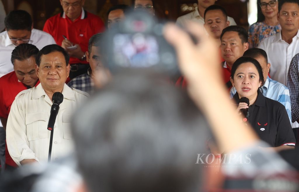 Ketua DPP PDI Perjuangan Puan Maharani menemui Ketua Umum DPP Partai Gerindra Prabowo Subianto di kediamannya di Hambalang, Bogor, Jawa Barat (4/9/2022). Kedatangan Puan ke kediaman Prabowo ini adalah rangkaian safari politik yang dilakukan PDI-P.