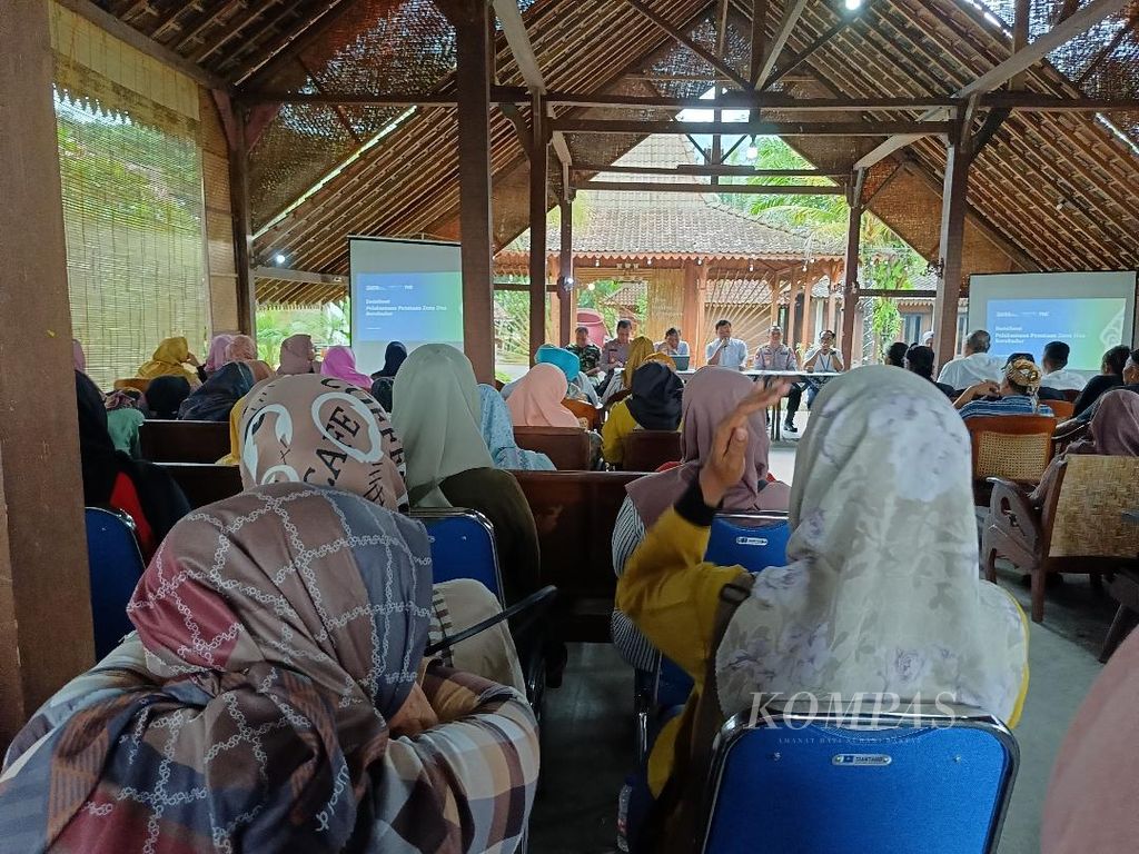 Sosialisasi tentang penataan zona II Borobudur dihadiri oleh para pedagang Candi Borobudur di Balkondes Karanganyar, Kecamatan Borobudur, Kabupaten Magelang, Jawa Tengah, Rabu (17/1/2024).