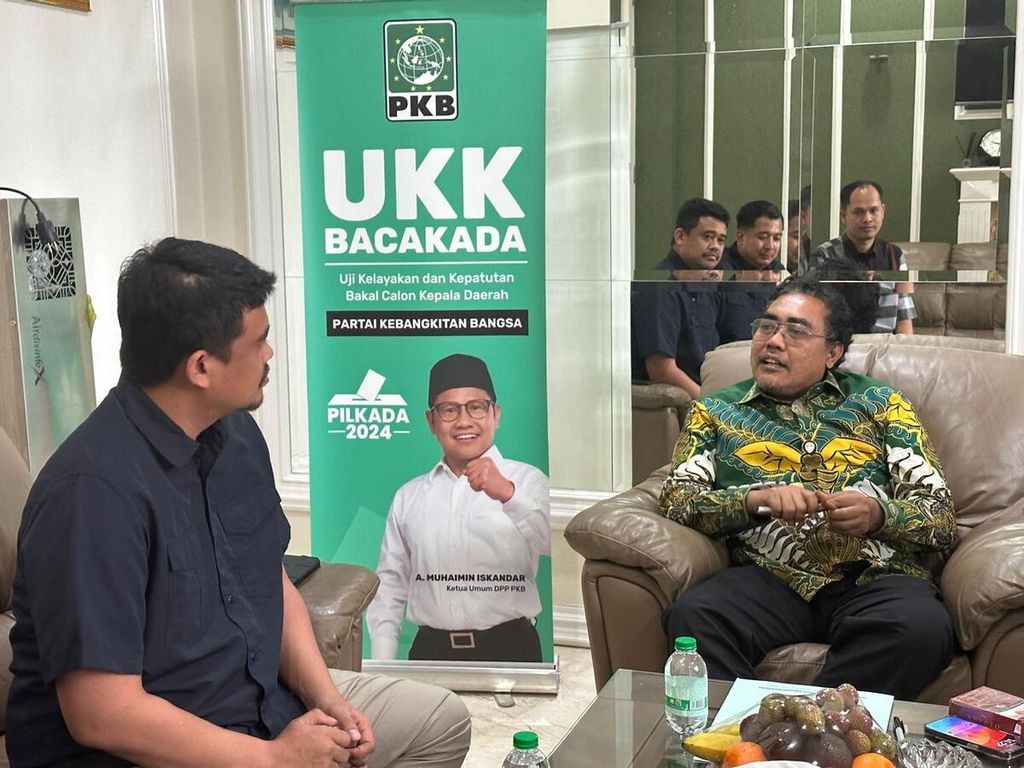 Wali Kota Medan Bobby Afif Nasution (kiri) seusai mengikuti uji kelayakan dan kepatutan bakal calon kepala daerah dari Partai Kebangkitan Bangsa (PKB) di Kantor DPP PKB, Jakarta, Selasa (4/6/2024), untuk menjadi bakal calon gubernur Sumatera Utara. 