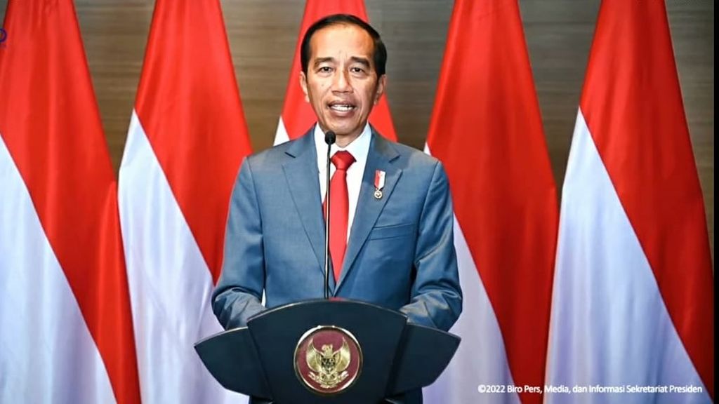 Presiden RI Joko Widodo saat sedang berpidato terkait kerja sama konektivitas pembayaran kawasan secara virtual pada Senin (14/11/2022).