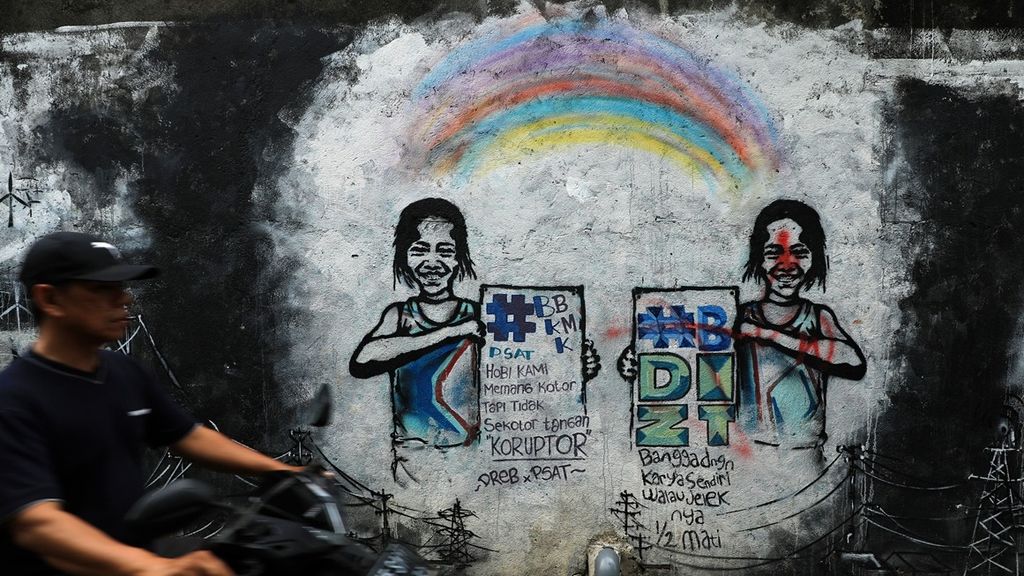 Mural dan graffiti bertema korupsi di Kebon Nanas, Kebayoran Lama, Jakarta, Kamis (29/8/2019). 