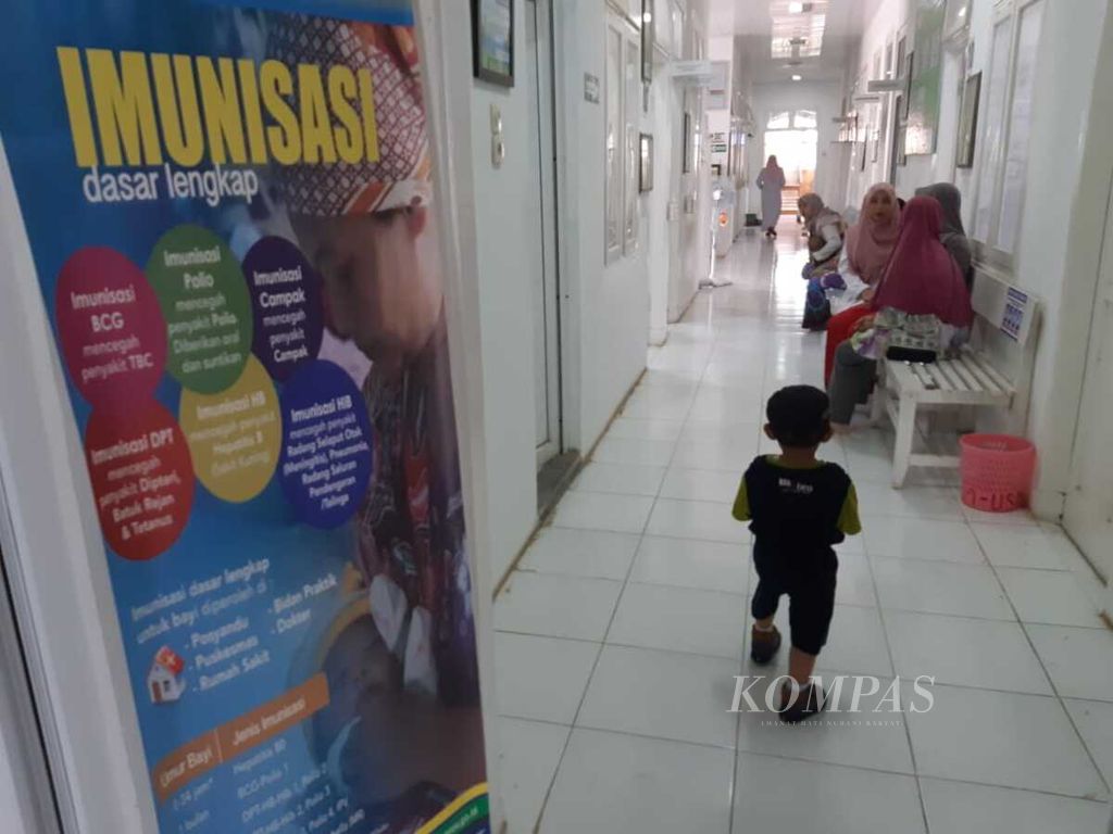 Materi kampanye imunisasi di Puskesmas Krueng Baroena jaya, Kabupaten Aceh besar. Cakupan imunisasi di Aceh masih rendah.