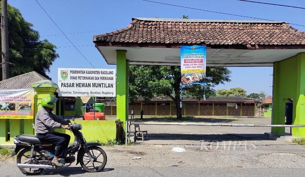 Pasar Hewan Muntilan di Kabupaten Magelang, Jawa Tengah, ditutup mulai Selasa (24/5/2022) hingga Senin (6/6/2022).