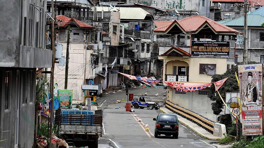 Wilayah Marawi di Pulau Mindanao, Filipina, yang diduduki milisi  Maute, kelompok  yang terafiliasi dengan Negara Islam di Irak dan Suriah (NIIS), terlihat sepi, Senin (29/5), karena  ditinggalkan penduduk yang mengungsi.  Pemerintah Indonesia diingatkan untuk memperketat perbatasan dengan Filipina.