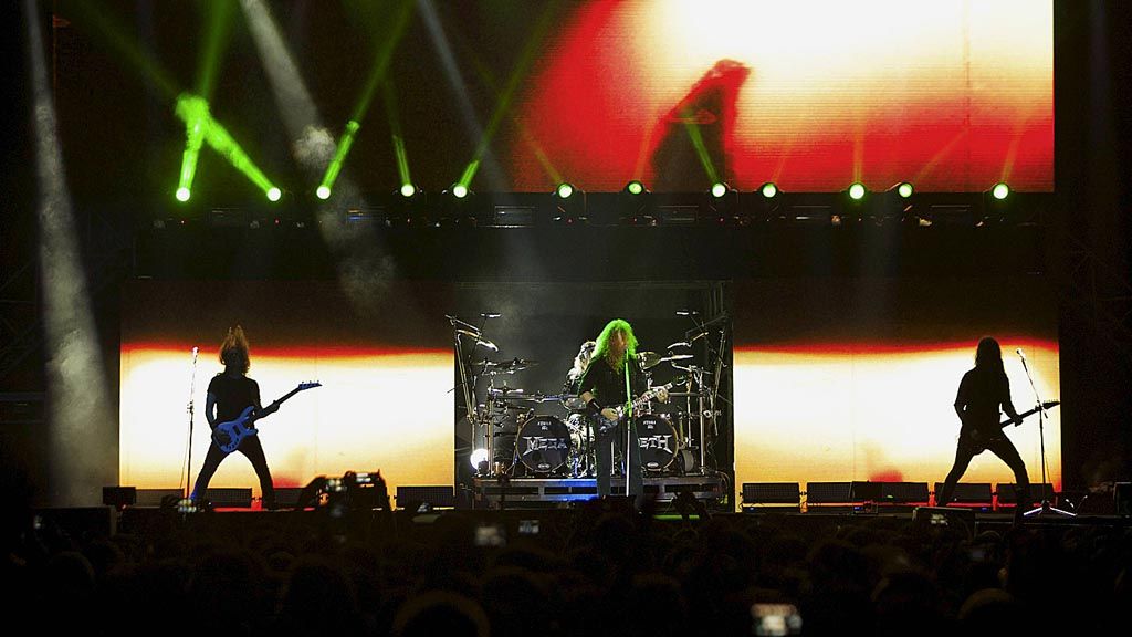Band thrash metal Megadeth tampil perkasa di helatan Magnitude Hammersonic 2017 di Ecopark, Ancol, Jakarta Utara, Minggu (7/5). 