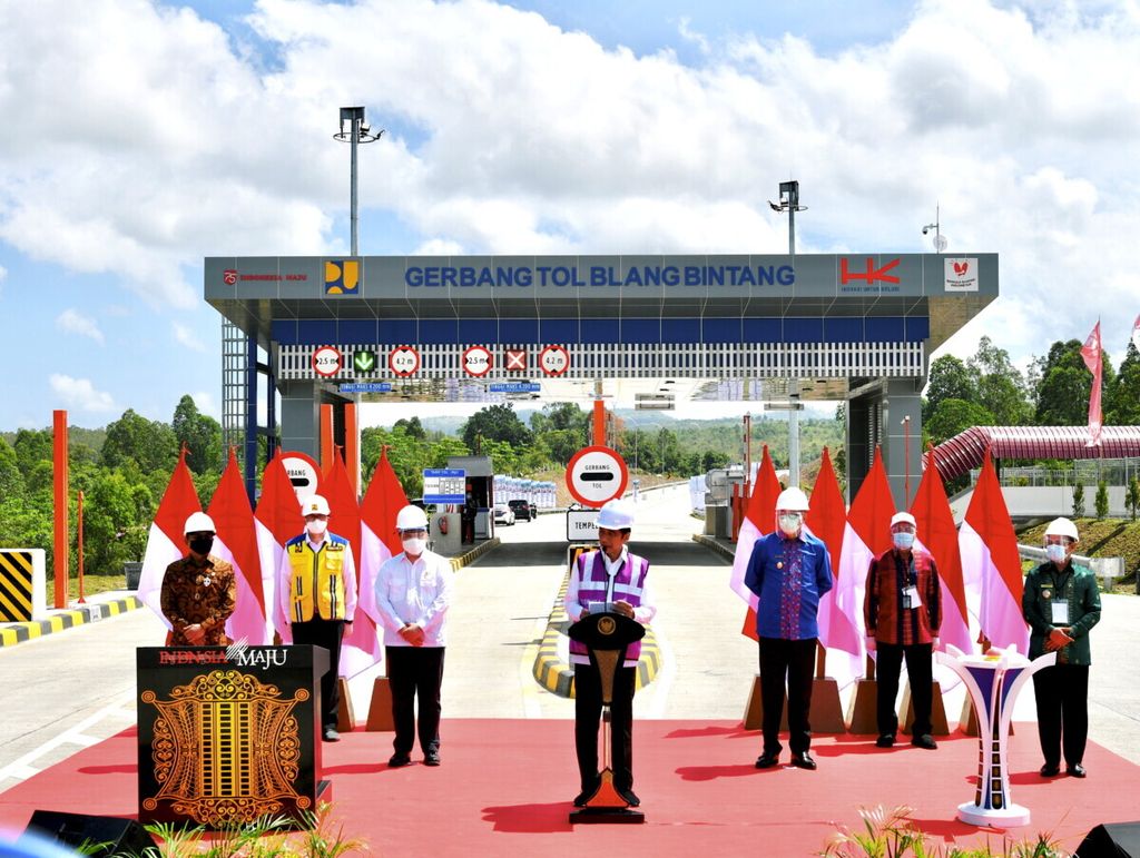 Presiden Joko Widodo meresmikan ruas tol Sigli-Banda Aceh Seksi 4 yang menghubungkan Indrapuri-Blang Bintang dalam kunjungan kerjanya ke Provinsi Aceh, Selasa (25/8/2020). 