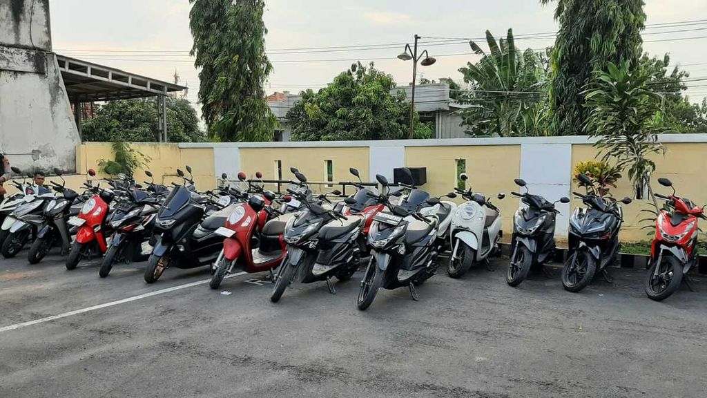 Puluhan kendaraan bodong disita polisi dalam razia kendaraan tanpa surat-surat resmi di Pati, Jawa Tengah. 