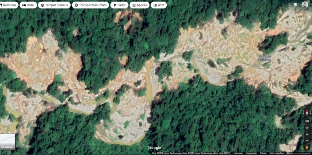Salah satu lokasi tambang ilegal di Kabupaten Aceh Barat dipotret melalui Google Earth, 16 Desember 2021. Terlihat bekas pengerukan di dalam kawasan hutan.