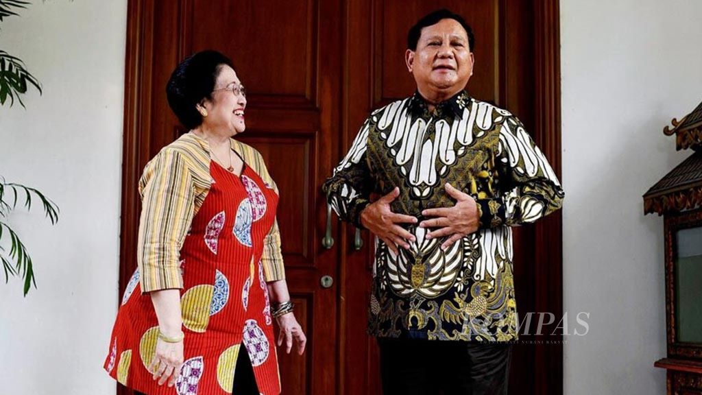 The closeness was shown between the General Chairman of PDI-P Megawati Soekarnoputri and the General Chairman of Partai Gerindra Prabowo Subianto when Prabowo visited Megawati's residence on Teuku Umar Street, Jakarta, on Wednesday (24/7/2019).