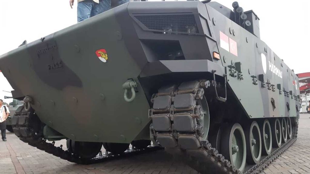 Tank Harimau dipamerkan dalam pameran teknologi industri pertahanan Indo Defence 2018 Expo and Forum di Jakarta, Kamis (9/11/2018).