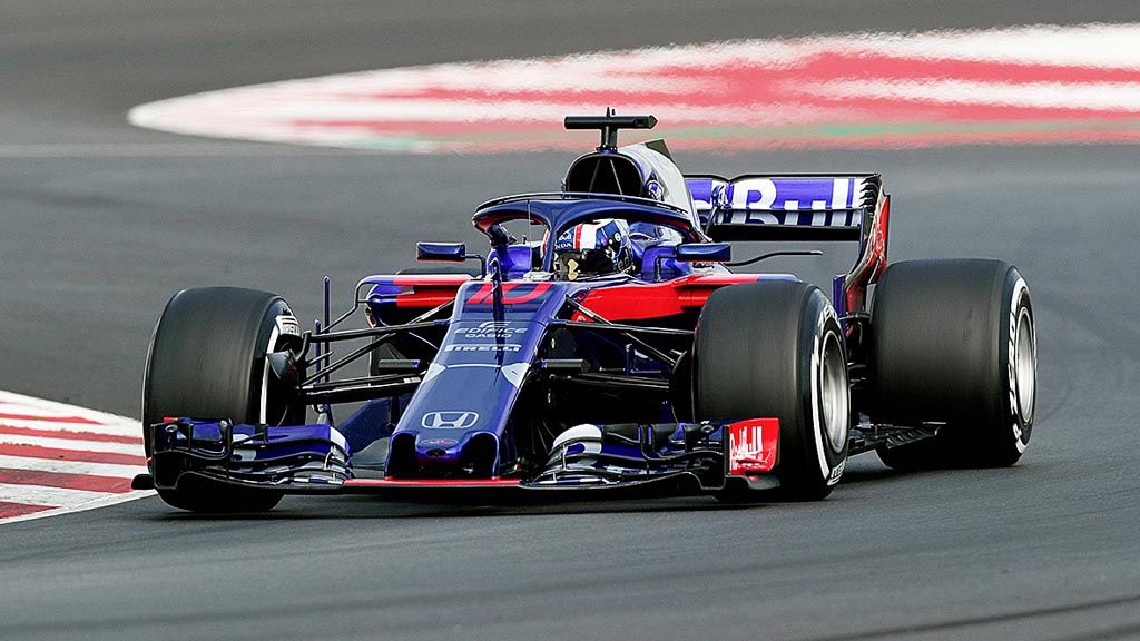 Pebalap tim Formula 1 Toro Rosso, Pierre Gasly, memacu mobilnya pada uji coba pramusim di Sirkuit Catalunya, Montmelo, Spanyol, 8 Maret lalu. 